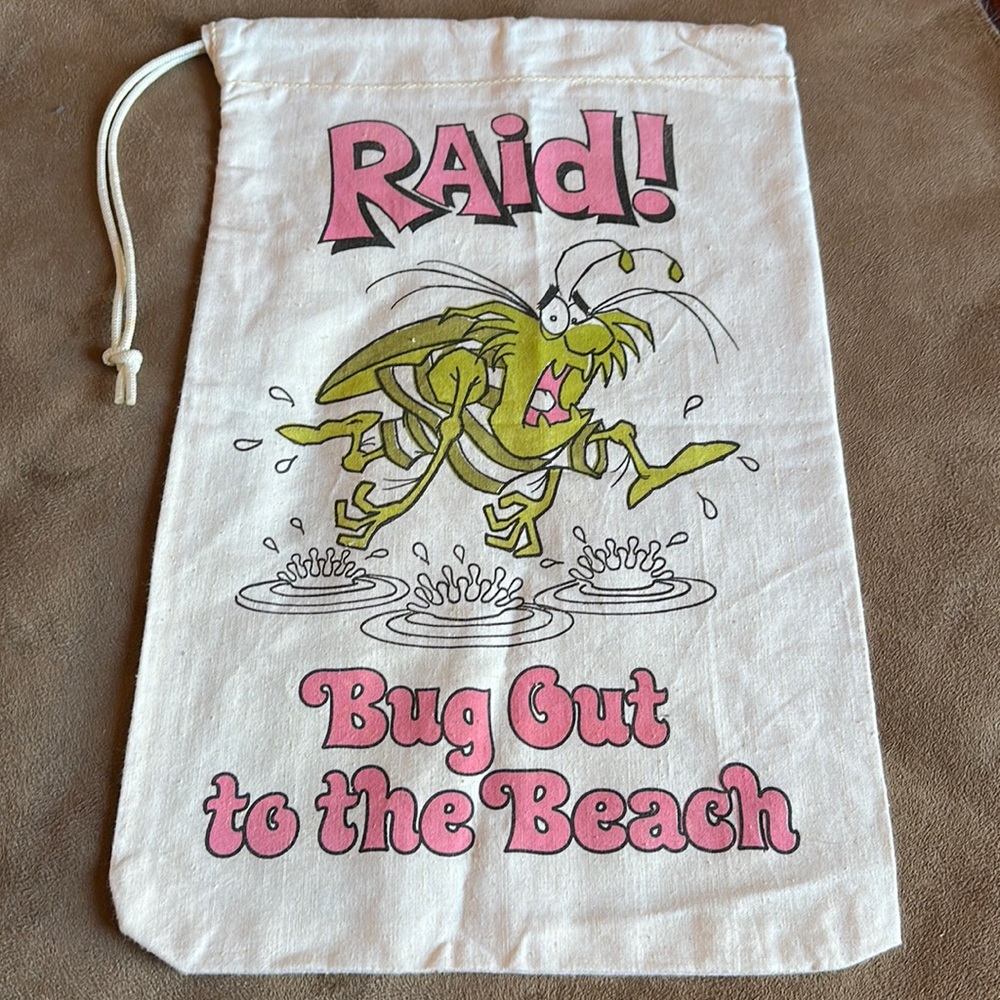 *Vintage* 1979 RAID “Bug Out to the Beach” Promo Drawstring Tote Bag